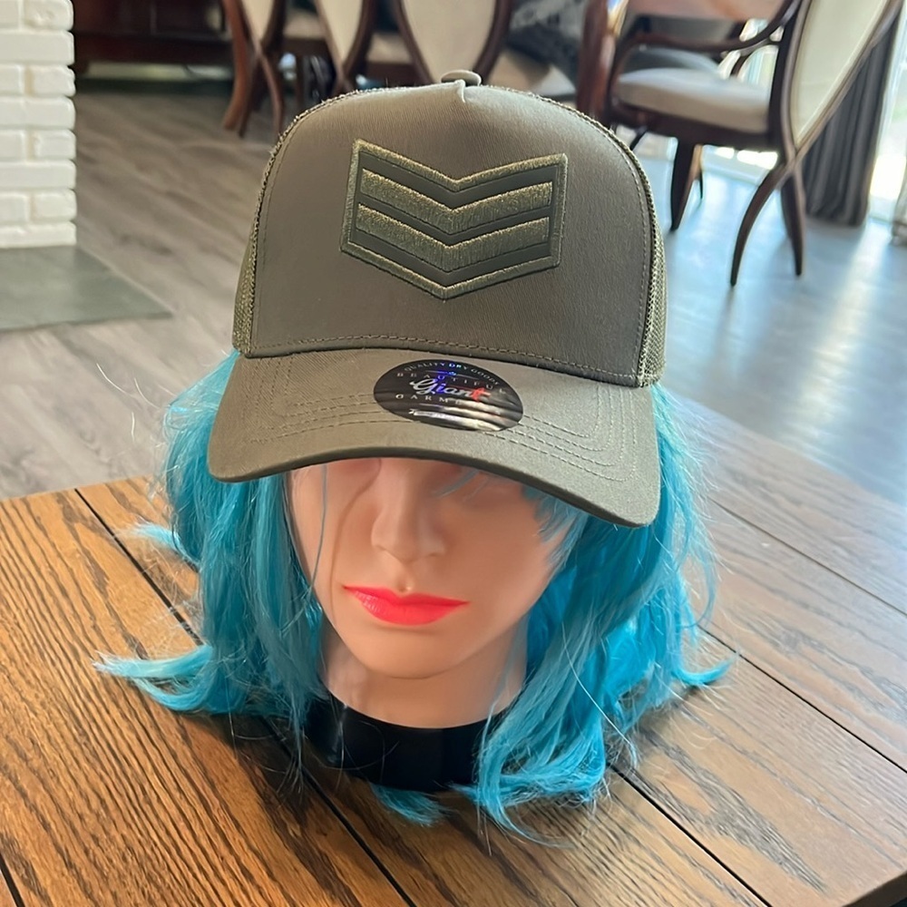 Cool unisex trucker hat in olive 💙